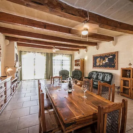 4 Bedroom With Private Pool Holiday home