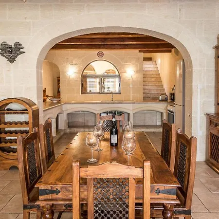 4 Bedroom With Private Pool Casa vacanze *