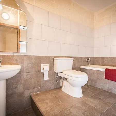4 Bedroom With Private Pool Gharb (Gozo)
