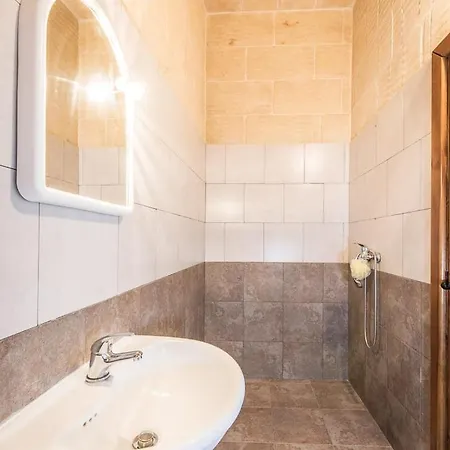 4 Bedroom With Private Pool *