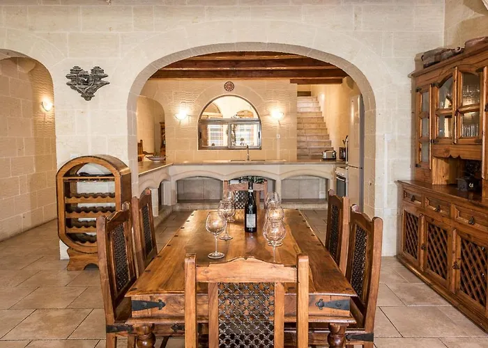 Σπίτι διακοπών 4 Bedroom With Private Pool *