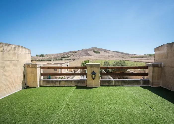 4 Bedroom With Private Pool Σπίτι διακοπών Għarb