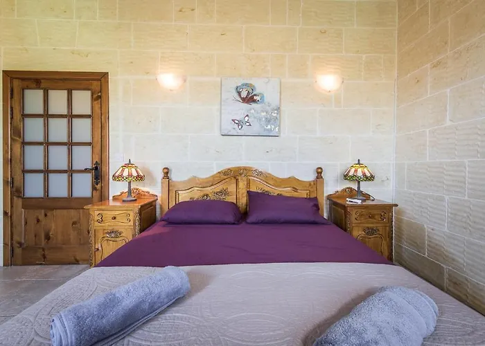 Σπίτι διακοπών 4 Bedroom With Private Pool Għarb