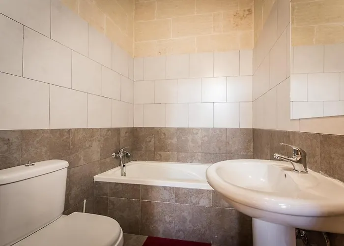 4 Bedroom With Private Pool *