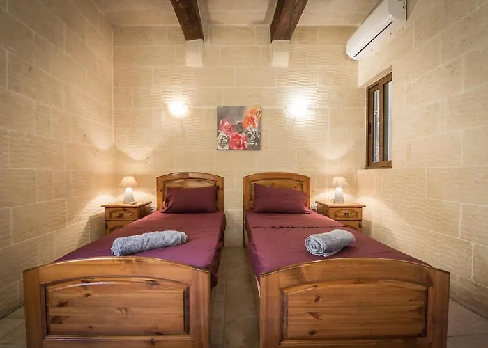 Σπίτι διακοπών 4 Bedroom With Private Pool Għarb