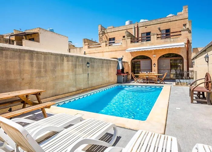 4 Bedroom With Private Pool * Għarb